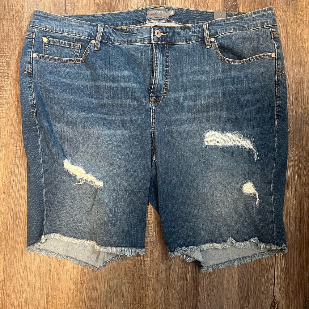 TORRID Bermuda Boyfriend Vintage Stretch Mid-Rise Short Plus Size 24